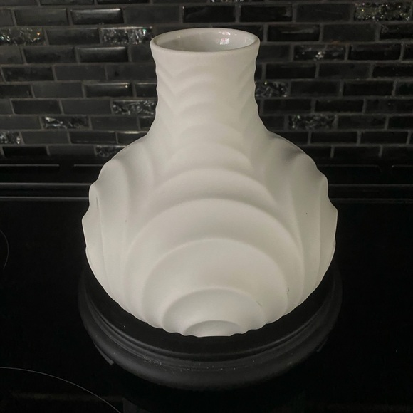 HEINRICH PORCELAIN VASE (RETIiRED) - Picture 2 of 6